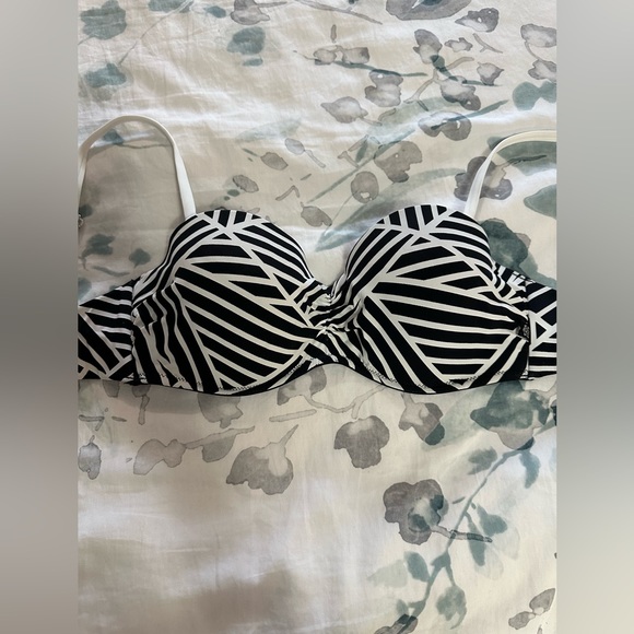 La Vie En Rose bikini top, small. - Picture 1 of 3